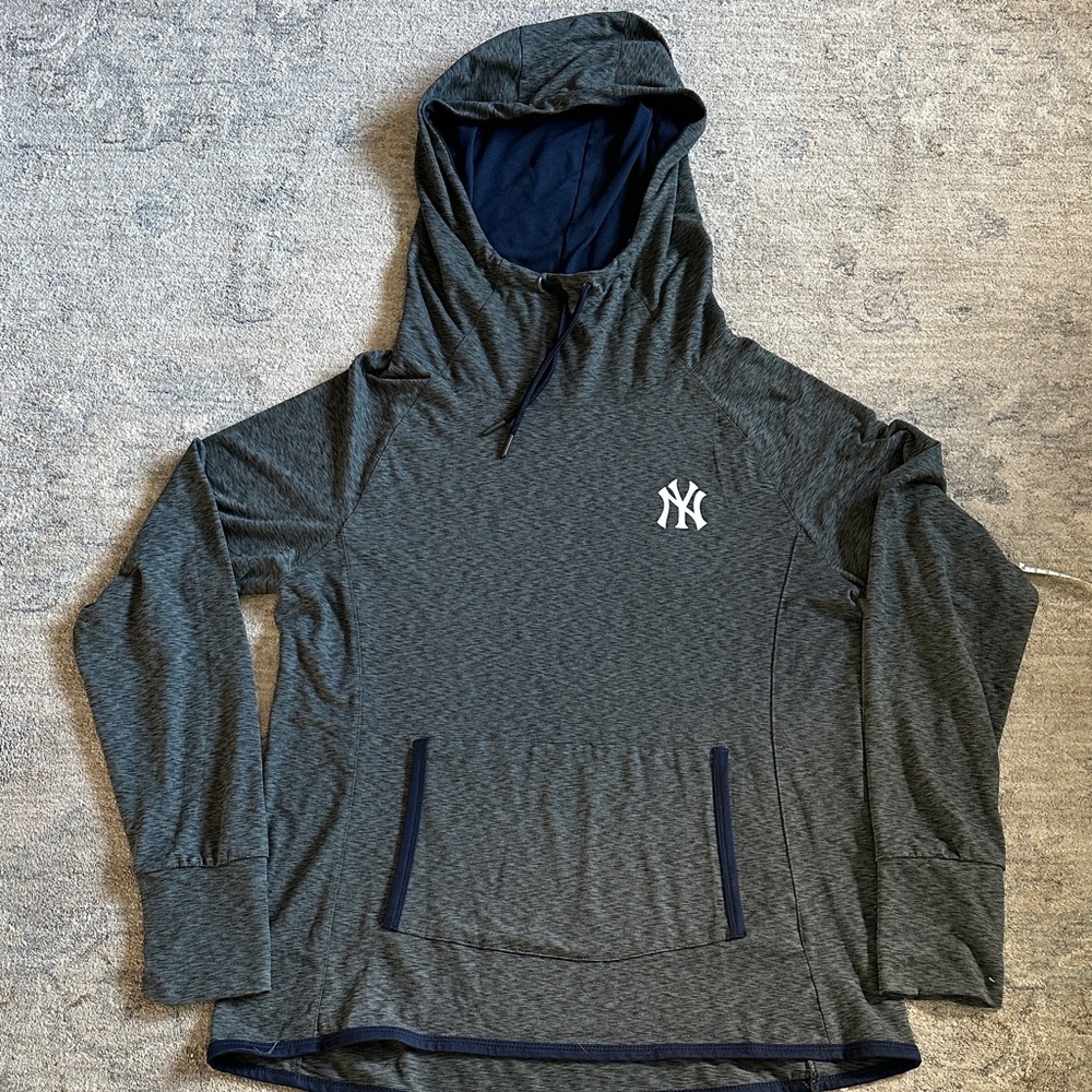Fanatics NY Yankee hoodie
Size XL
Color gray with navy trim